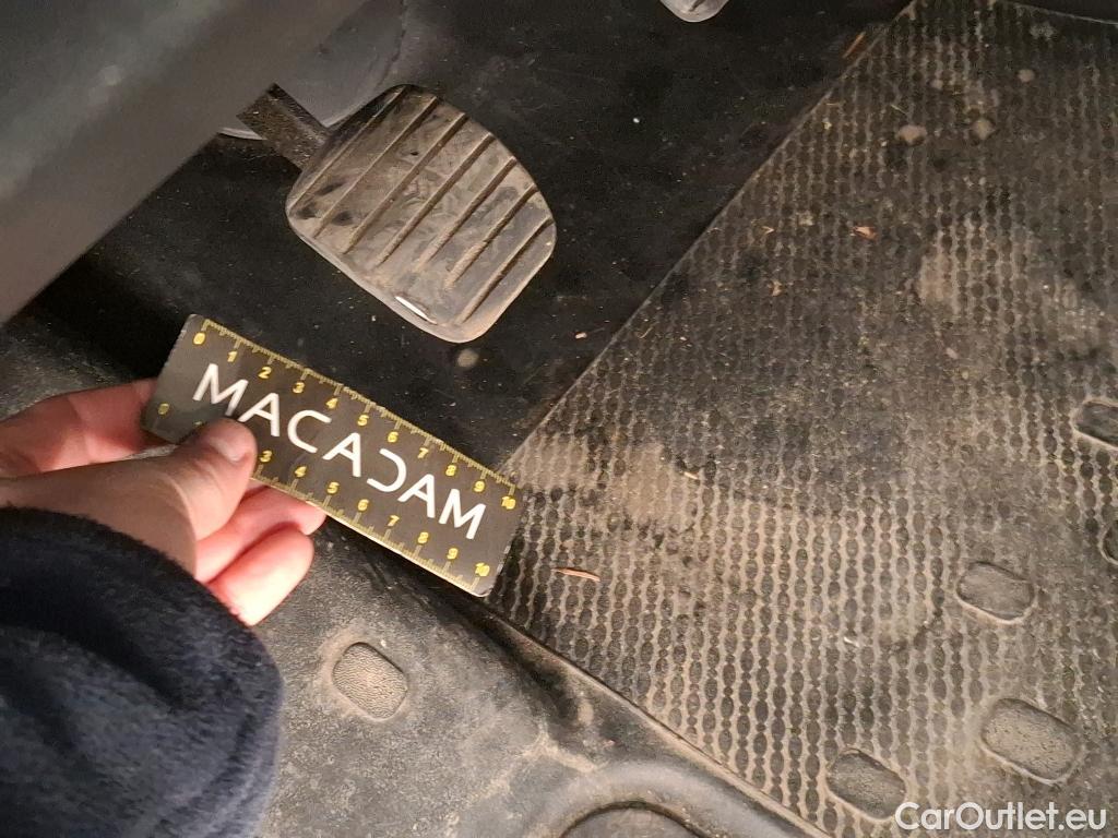  Renault  Trafic  Fourgon L2H1 3T Grand Confort 2.0 dCi 130CV BVM6 E6d #15