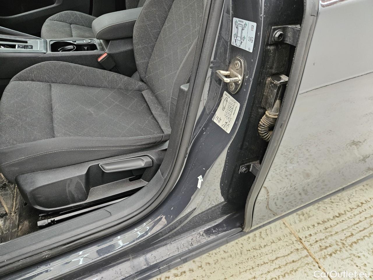  Volkswagen  Golf  2.0 TDI 116HP DSG Life Variant #4