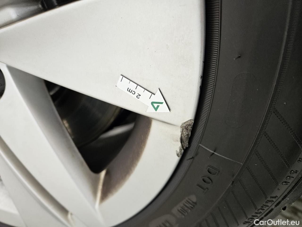  Volkswagen  Golf  2.0 TDI 116HP DSG Life Variant #9