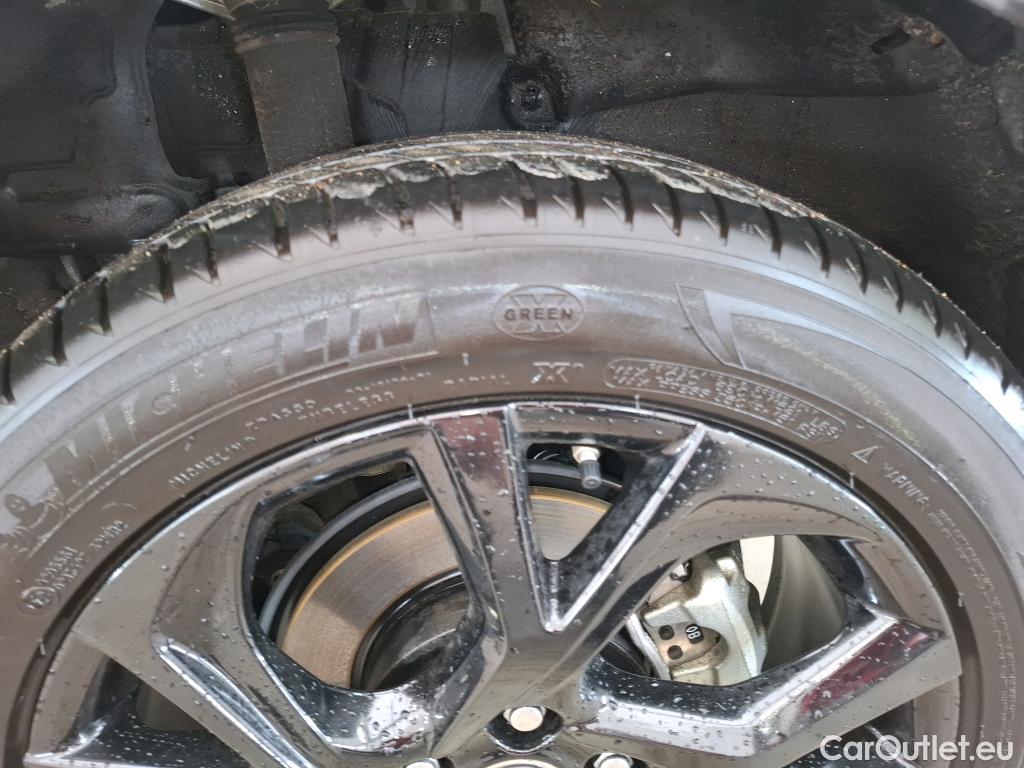  Toyota  C-HR TOYOTA  5p Berline 1.8 HYBRIDE 122 GRAPHIC #29