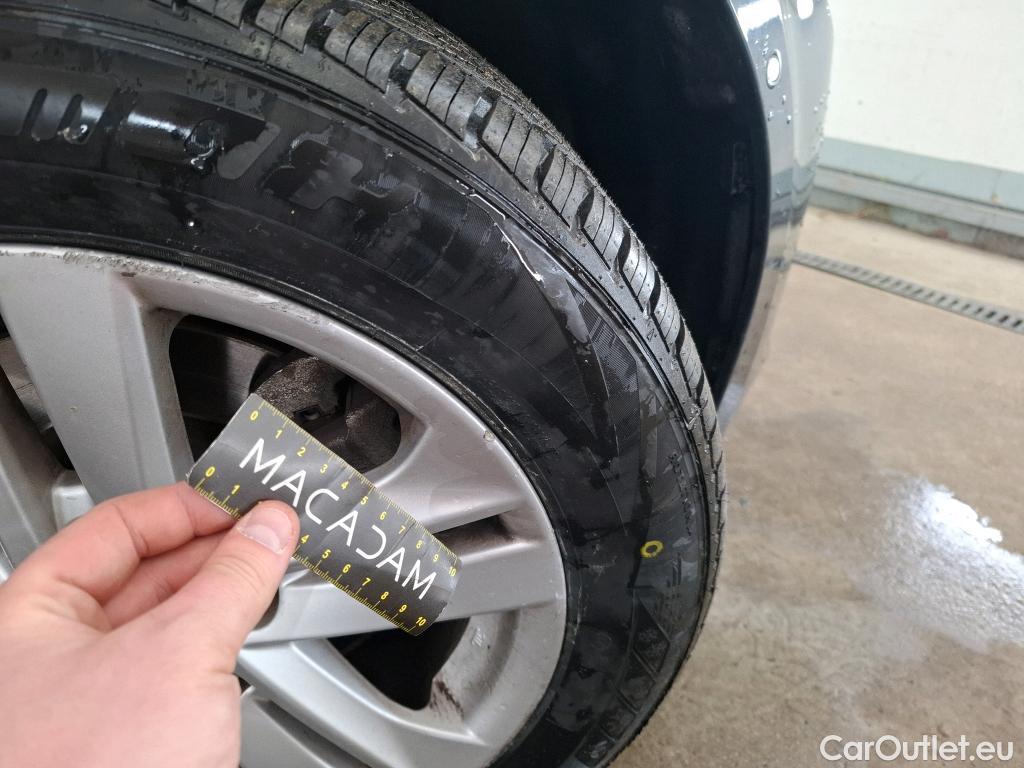  Toyota  Corolla TOYOTA  / 2018 / 5P / Berline Hybride 184h Dynamic Business Stage Acad #27