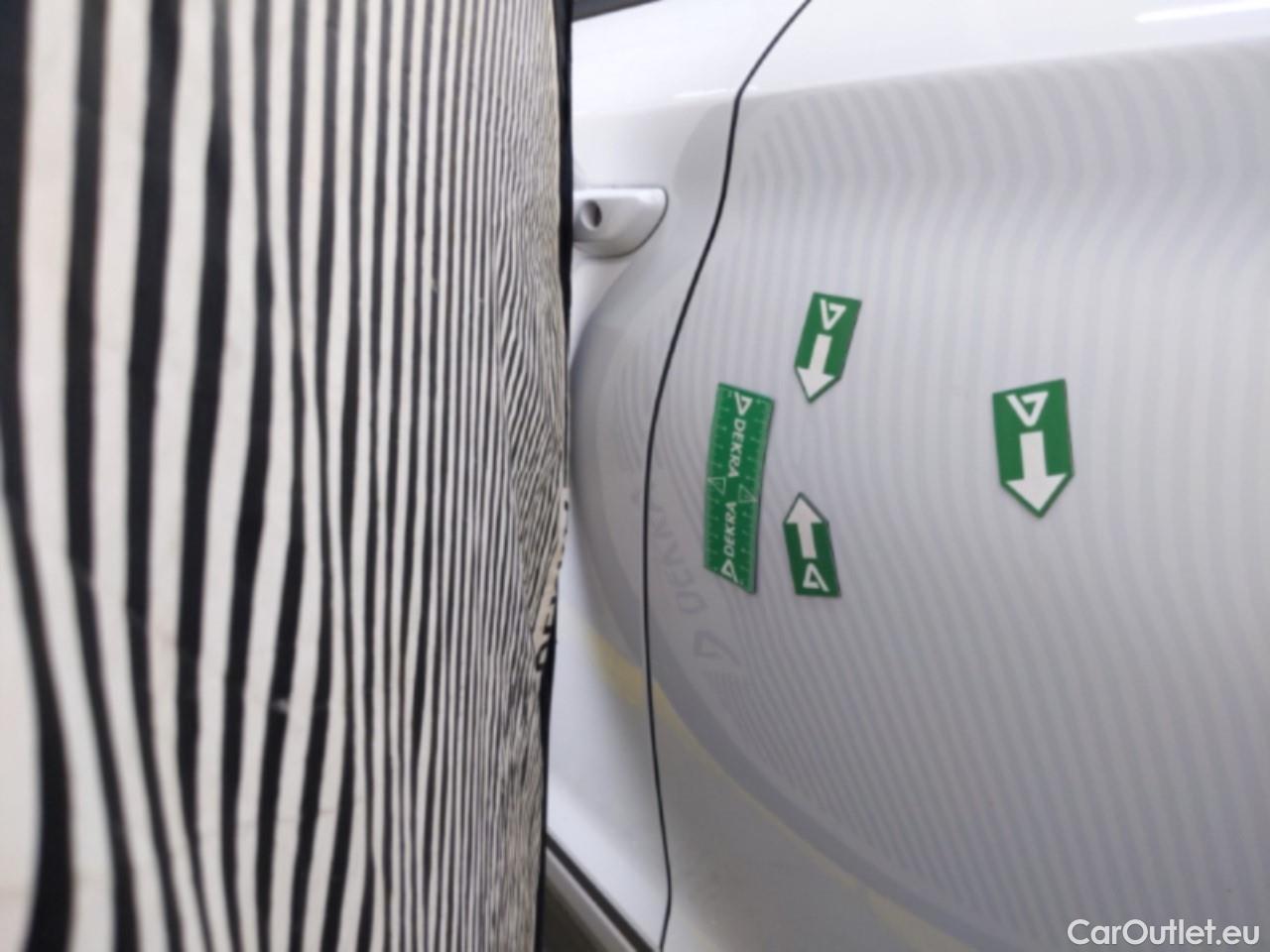  Hyundai  Konna HYUNDAI Kona / 2017 / 5P / SUV ELECTRIQUE 39 kWh 136 ch Intuitive #8