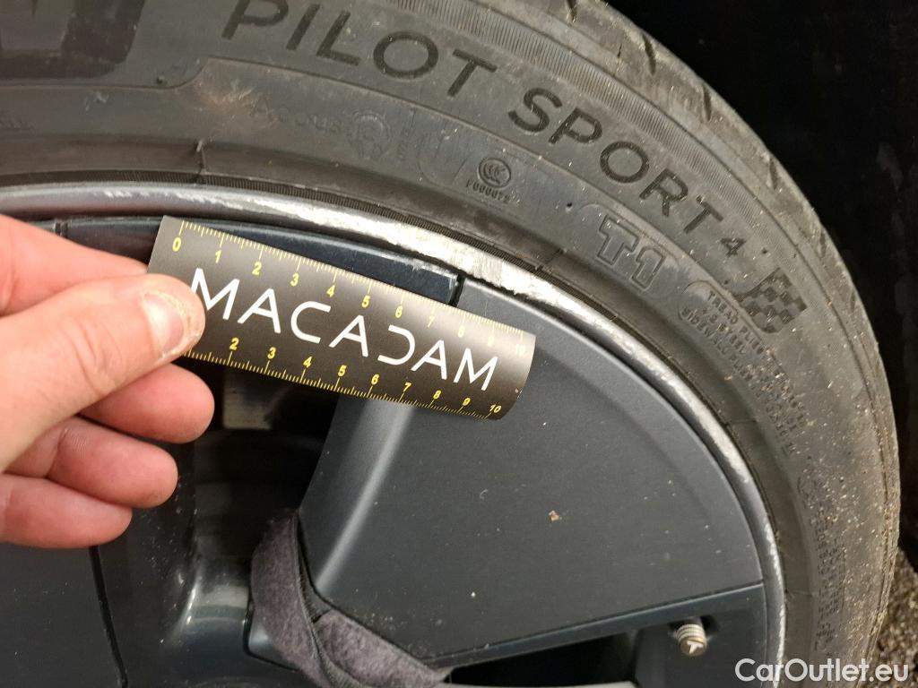  Tesla  Model 3 TESLA  / 2018 / 4P / Berline Grande Autonomie #4