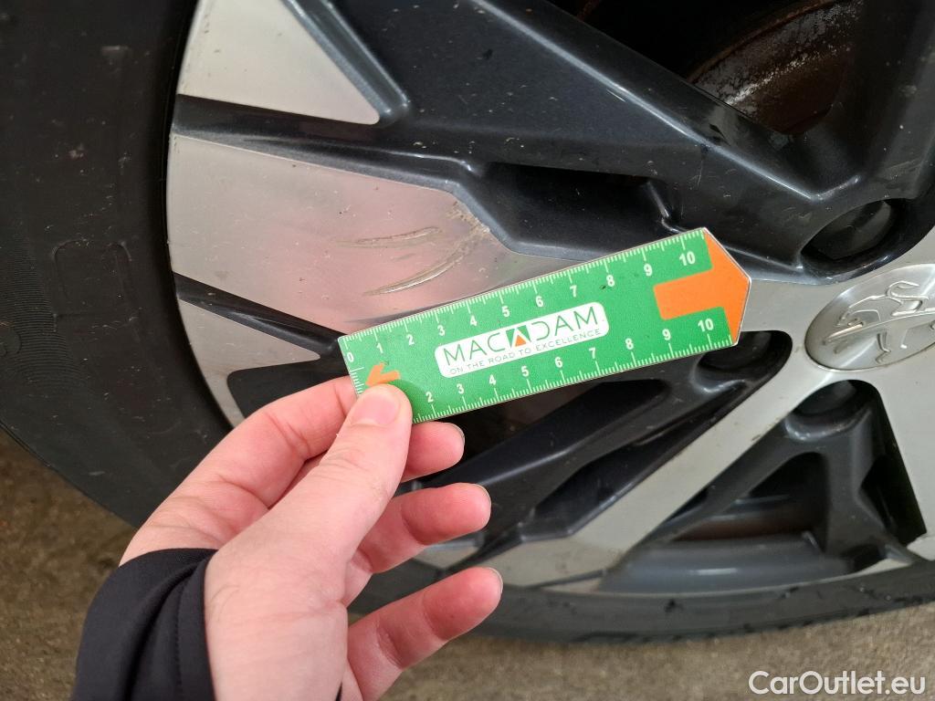  Peugeot  5008  GT Line 1.5 HDi 130CV BVA8 7 Sieges E6dT #27