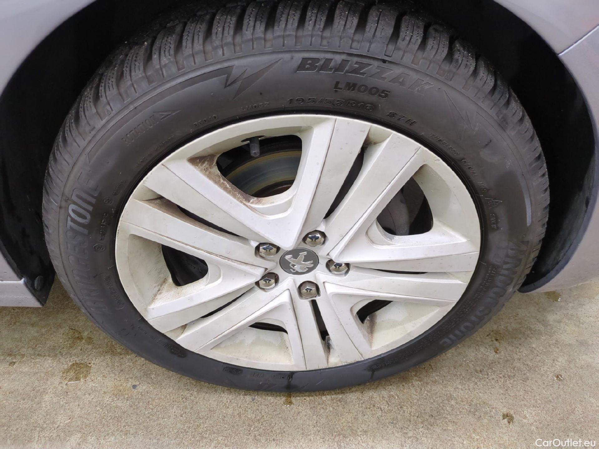  Peugeot  208  Allure Business 1.2 PureTech 110CV BVM6 E6dT #4