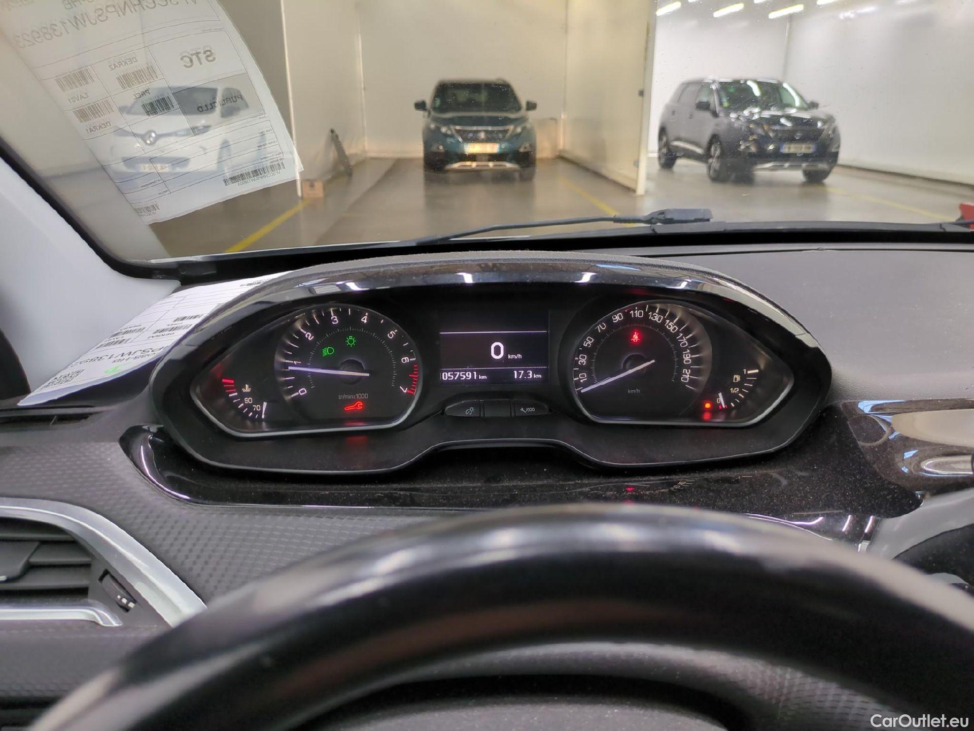  Peugeot  208  Allure Business 1.2 PureTech 110CV BVM6 E6dT #1