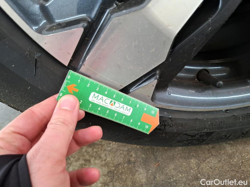  Peugeot  5008  GT Line 1.5 HDi 130CV BVA8 7 Sieges E6dT #31