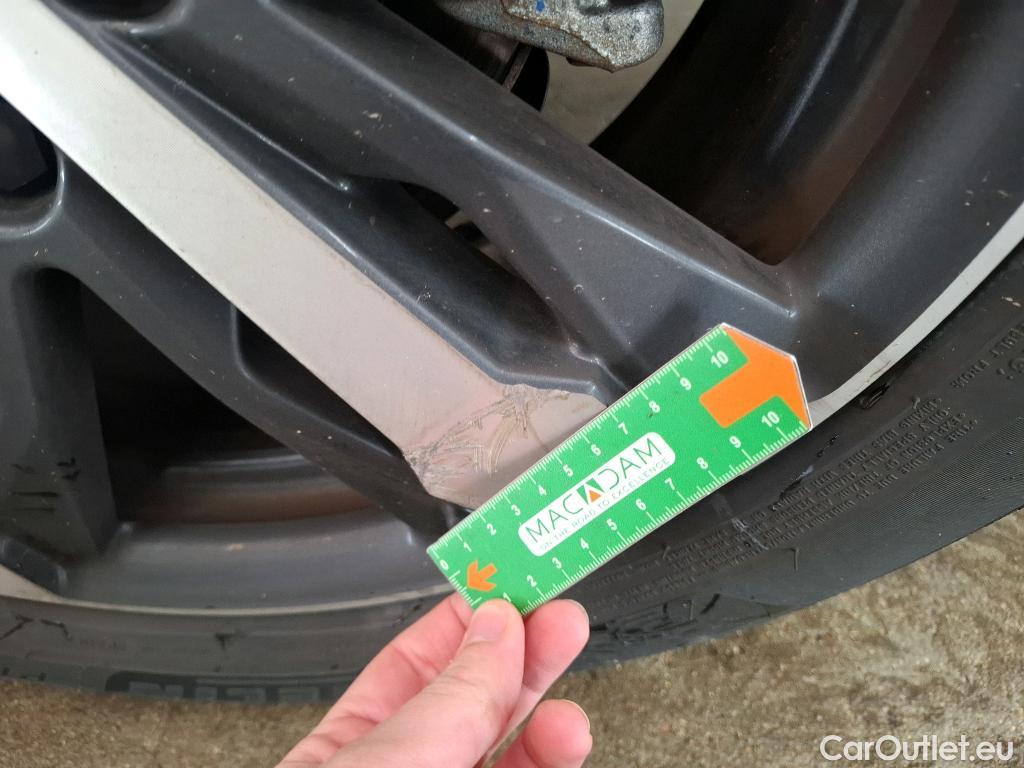  Peugeot  5008  GT Line 1.5 HDi 130CV BVA8 7 Sieges E6dT #28