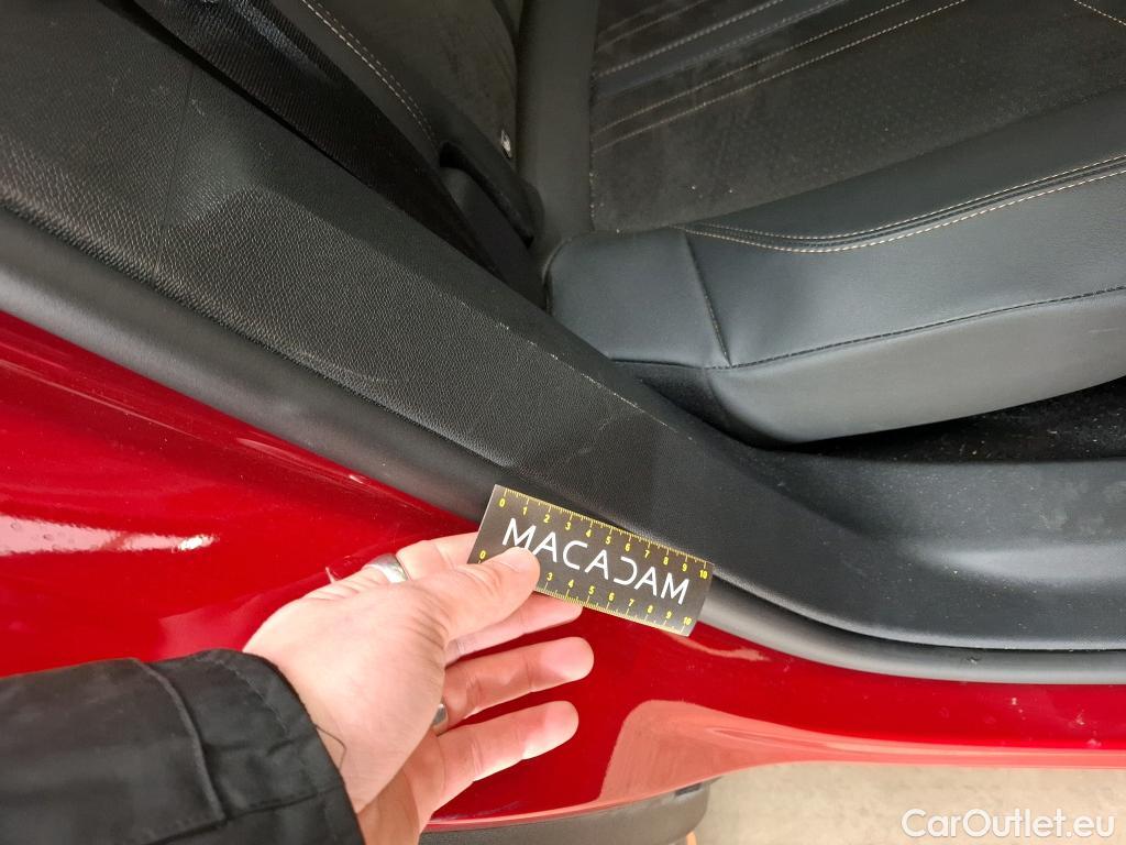  Peugeot  3008  GT 1.2 PureTech 130CV BVA8 E6d #37