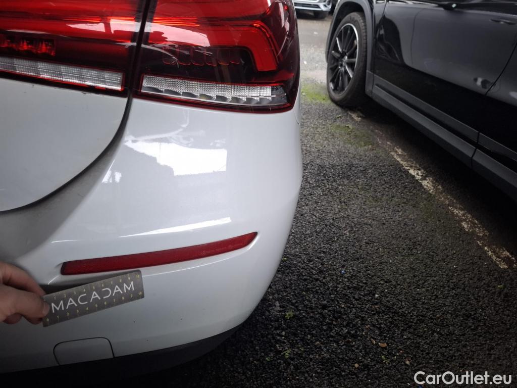  Mercedes  A-Klasse MERCEDES-BENZ Classe A Berline / 2018 / 4P / Berline A 180 d Style Line #38