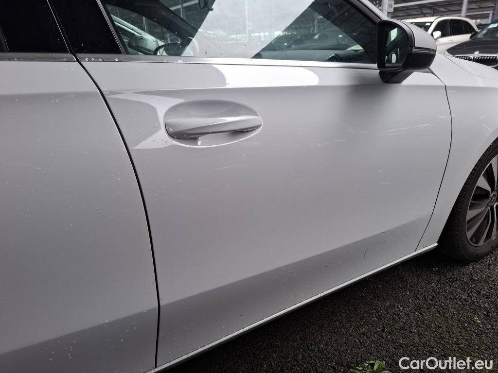  Mercedes  A-Klasse MERCEDES-BENZ Classe A Berline / 2018 / 4P / Berline A 180 d Style Line #32