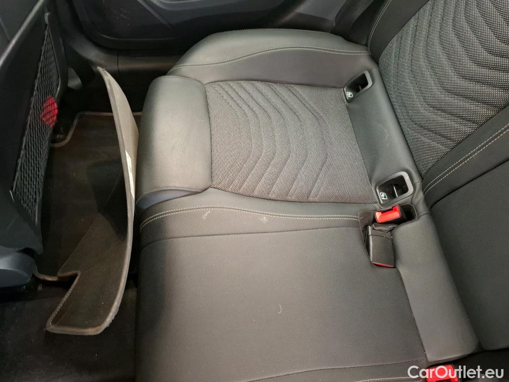  Mercedes  A-Klasse MERCEDES-BENZ Classe A Berline / 2018 / 4P / Berline A 180 d Style Line #24