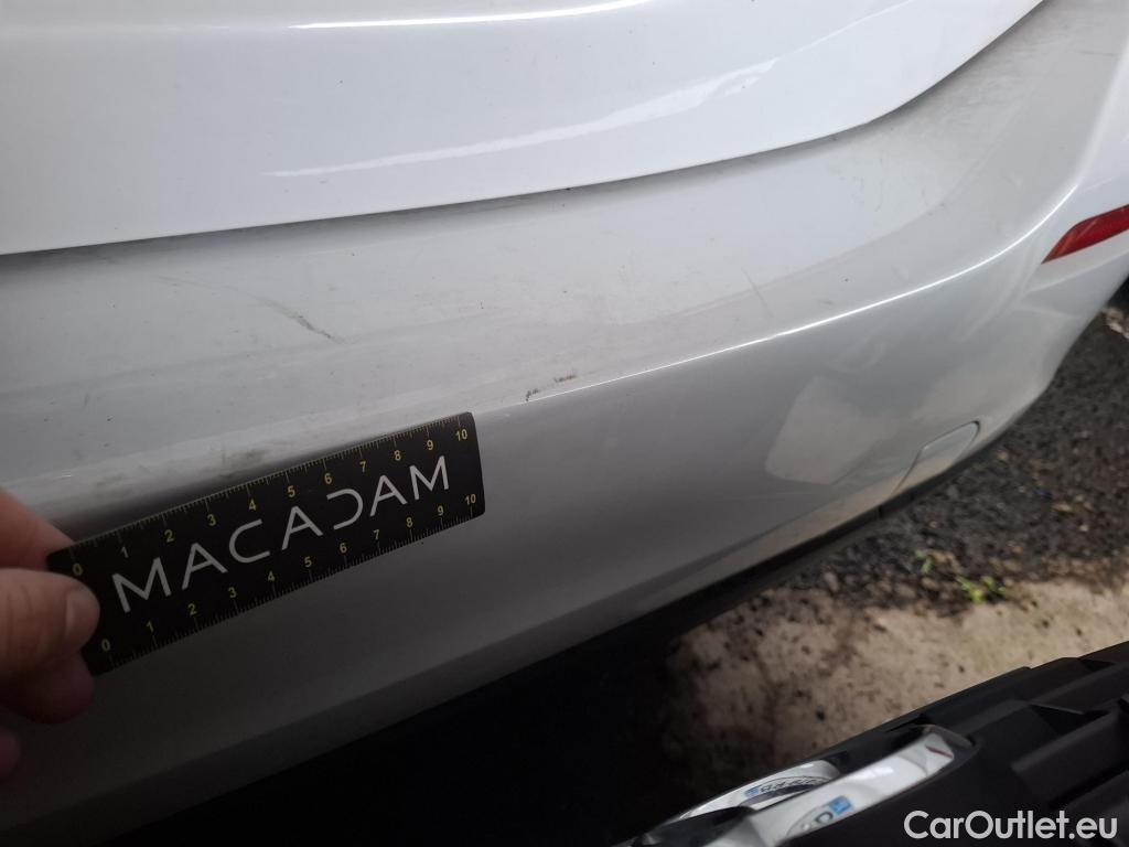  Mercedes  A-Klasse MERCEDES-BENZ Classe A Berline / 2018 / 4P / Berline A 180 d Style Line #36