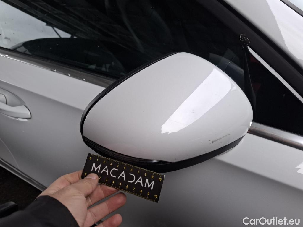  Mercedes  A-Klasse MERCEDES-BENZ Classe A Berline / 2018 / 4P / Berline A 180 d Style Line #33