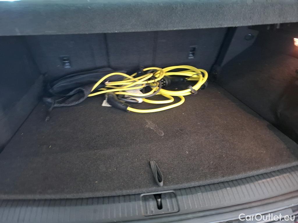  Volkswagen  Tiguan VOLKSWAGEN  / 2020 / 5P / SUV 1.4 eHybrid 245 DSG6 Elegance Exclusive #29