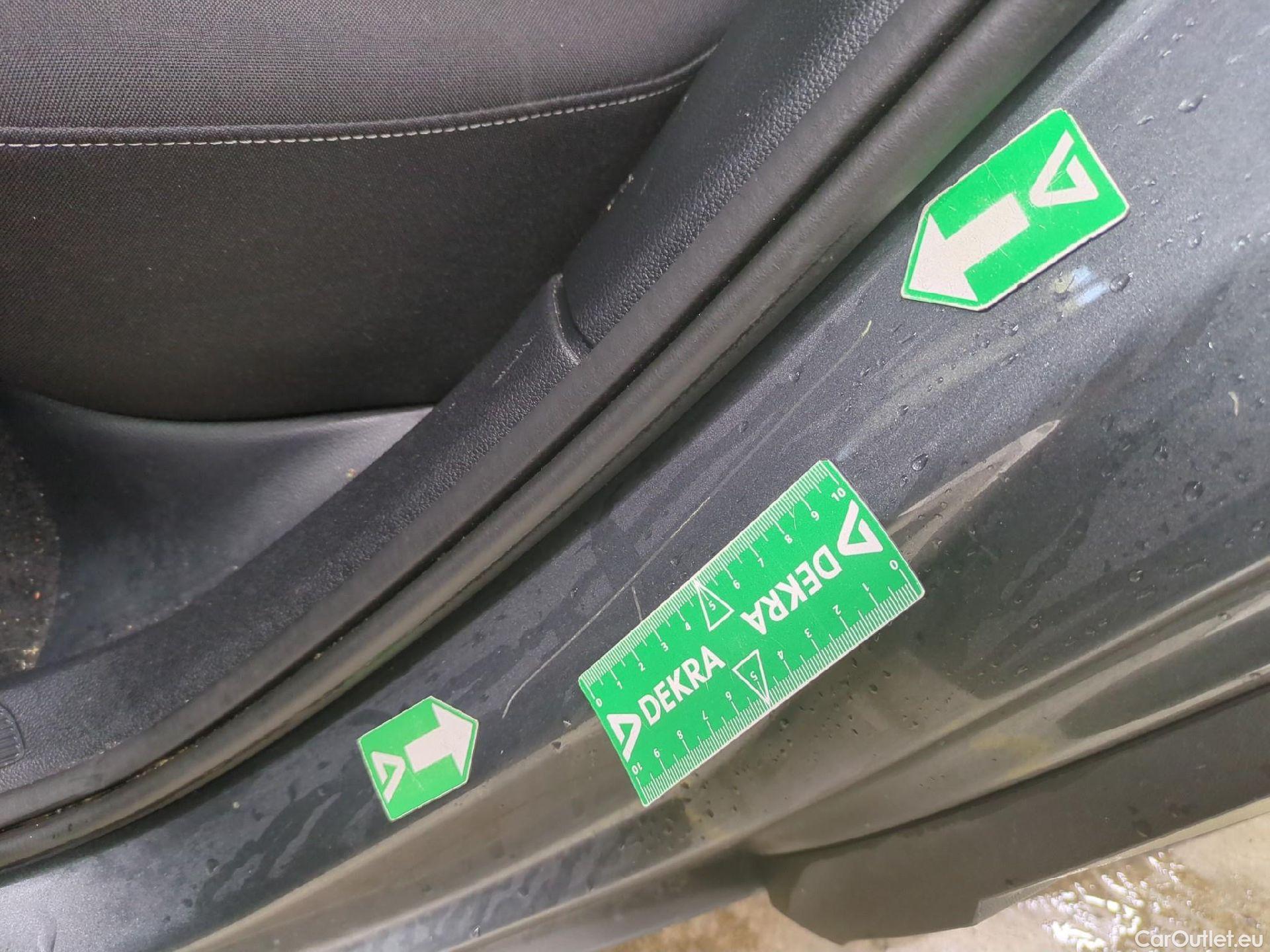  Volkswagen  T-ROC VOLKSWAGEN  / 2021 / 5P / SUV 2.0 TDI 150 LIFE PLUS DSG7 #9