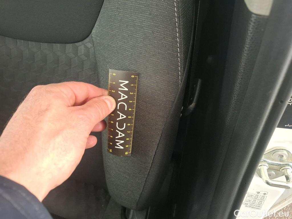  Toyota  Yaris  Hybride Affaires / 2019 / 5P / Berline 1.5 Hybride 116h France Business #11