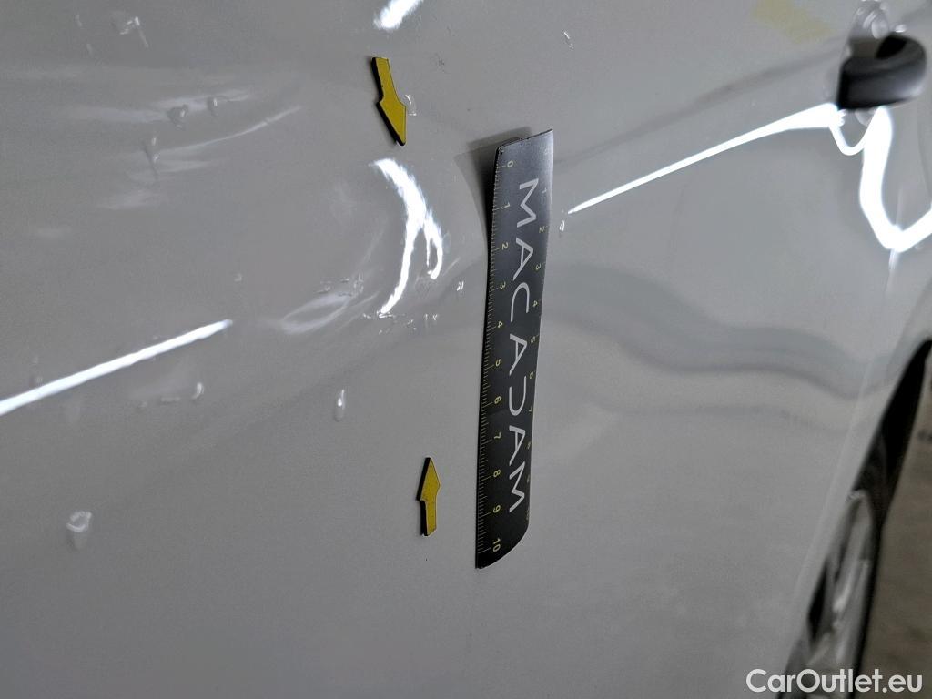  Peugeot  208  Affaire Premium 1.2 PureTech 80CV BVM5 E6 #24