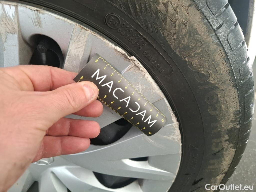  Toyota  Yaris  Hybride Affaires / 2019 / 5P / Berline 1.5 Hybride 116h France Business #7