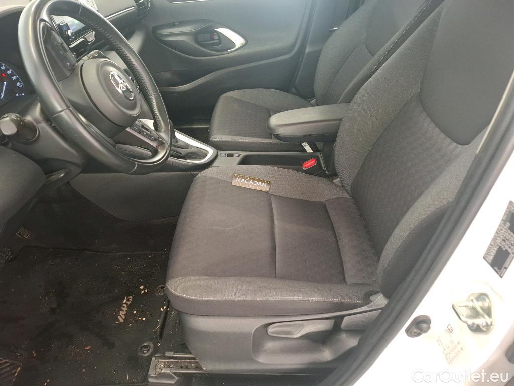  Toyota  Yaris  Hybride Affaires / 2019 / 5P / Berline 1.5 Hybride 116h France Business #8