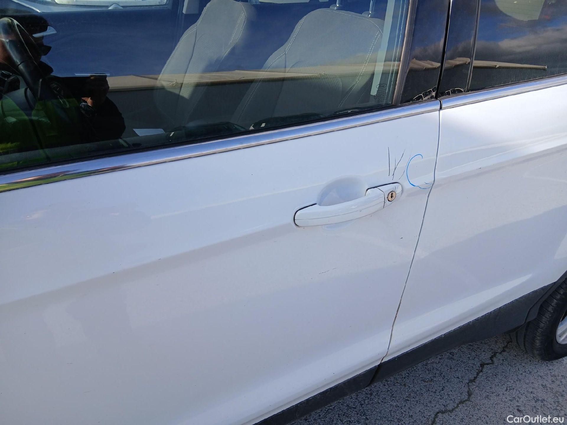  Ford  Kuga FORD  / 2016 / 5P / todoterreno 1.5 EcoBoost 88kW 4x2 Trend+ (CX) #16