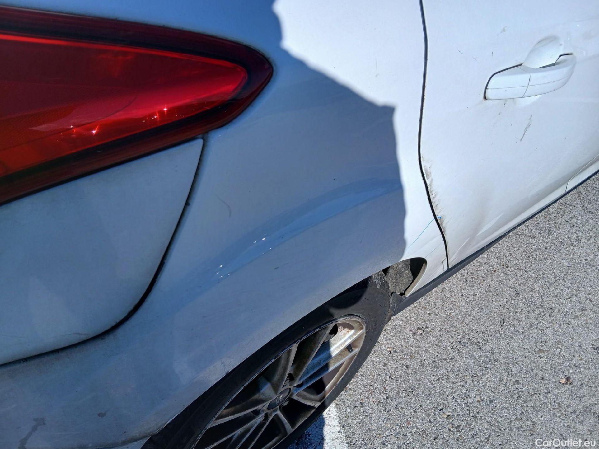  Ford  Focus FORD  5p 3G berlina con portón 1.5 TDCi E6 88kW (120CV) Trend+ #36