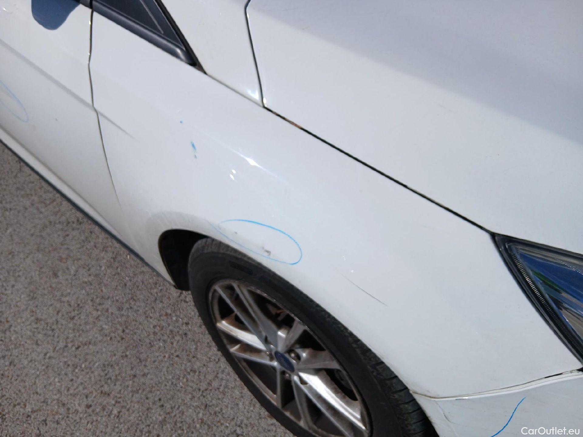  Ford  Focus FORD  5p 3G berlina con portón 1.5 TDCi E6 88kW (120CV) Trend+ #44