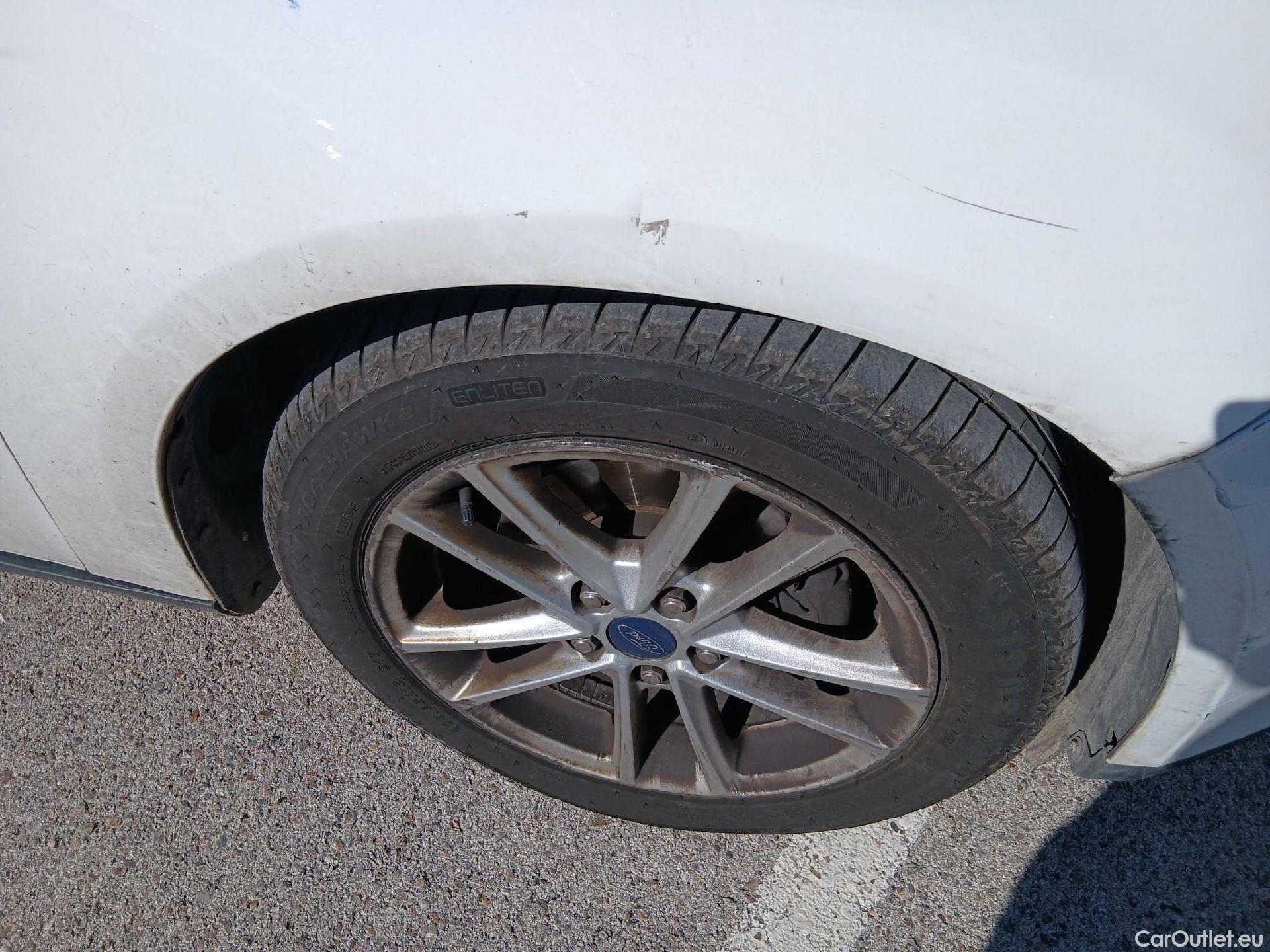  Ford  Focus FORD  5p 3G berlina con portón 1.5 TDCi E6 88kW (120CV) Trend+ #19