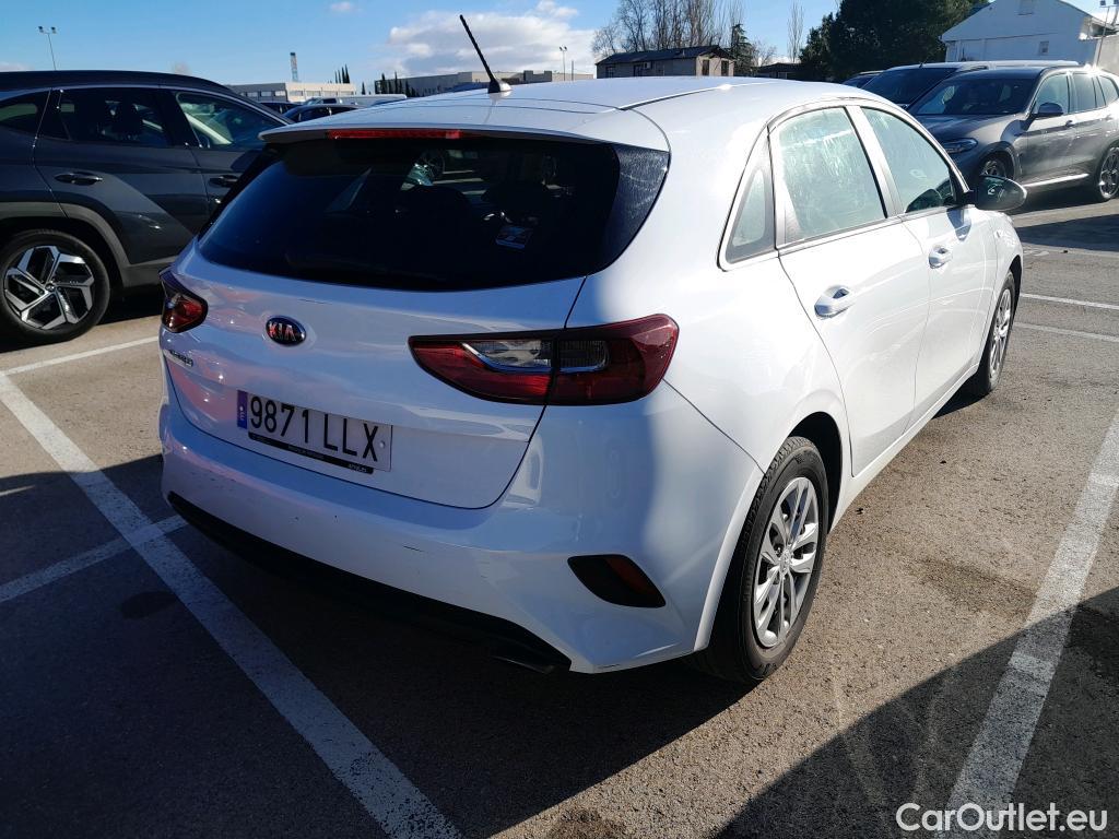  KIA  Cee'd KIA Ceed / 2018 / 5P / berlina con portón 1.0 T-GDi 88kW (120CV) Concept #9