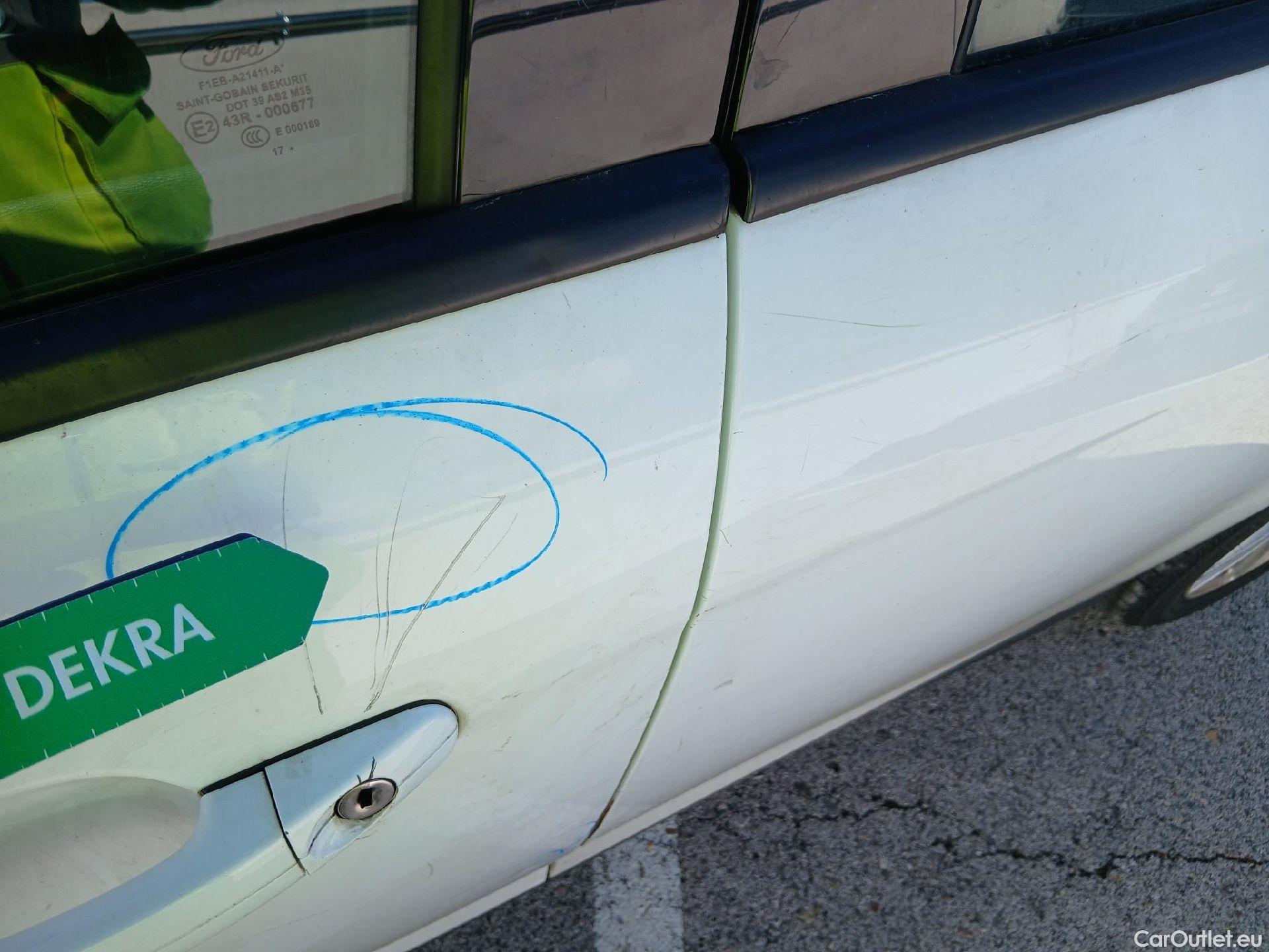  Ford  Focus FORD  5p 3G berlina con portón 1.5 TDCi E6 88kW (120CV) Trend+ #29