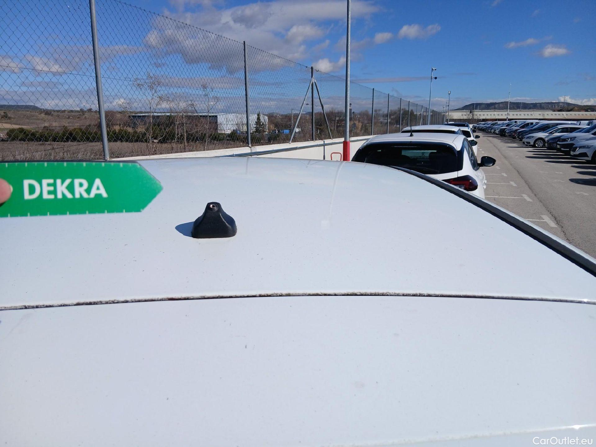  Ford  Focus FORD  5p 3G berlina con portón 1.5 TDCi E6 88kW (120CV) Trend+ #9