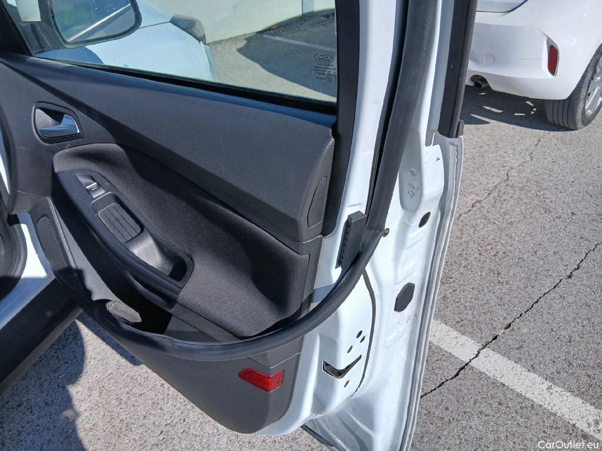  Ford  Focus FORD  5p 3G berlina con portón 1.5 TDCi E6 88kW (120CV) Trend+ #17