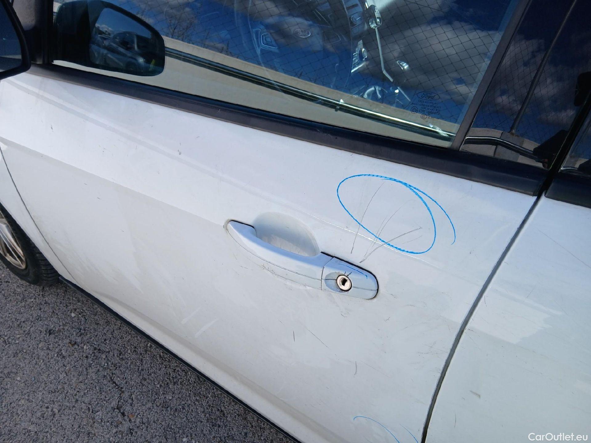  Ford  Focus FORD  5p 3G berlina con portón 1.5 TDCi E6 88kW (120CV) Trend+ #30