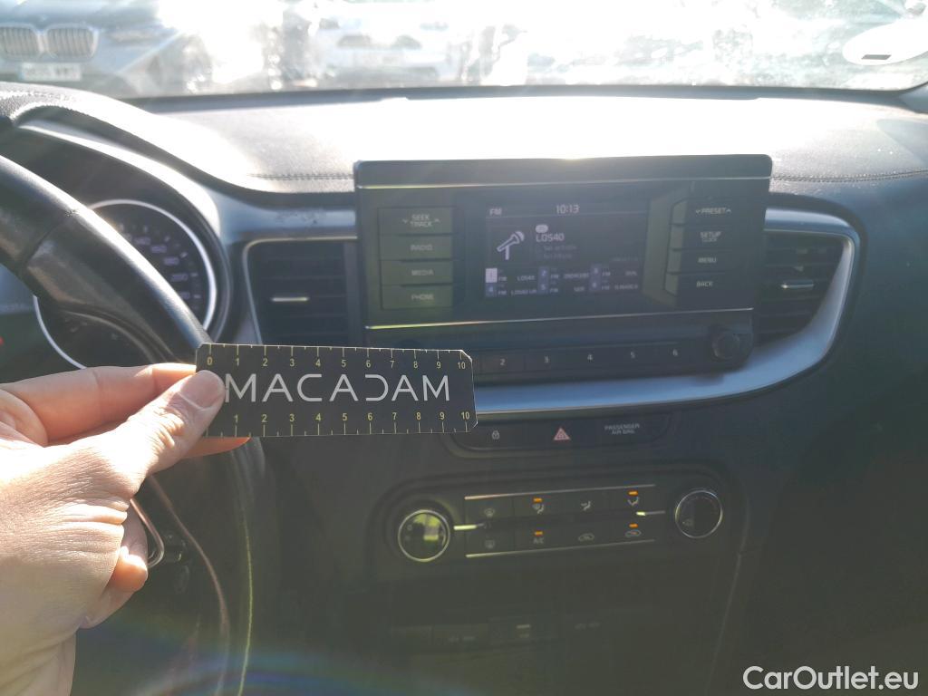  KIA  Cee'd KIA Ceed / 2018 / 5P / berlina con portón 1.0 T-GDi 88kW (120CV) Concept #5