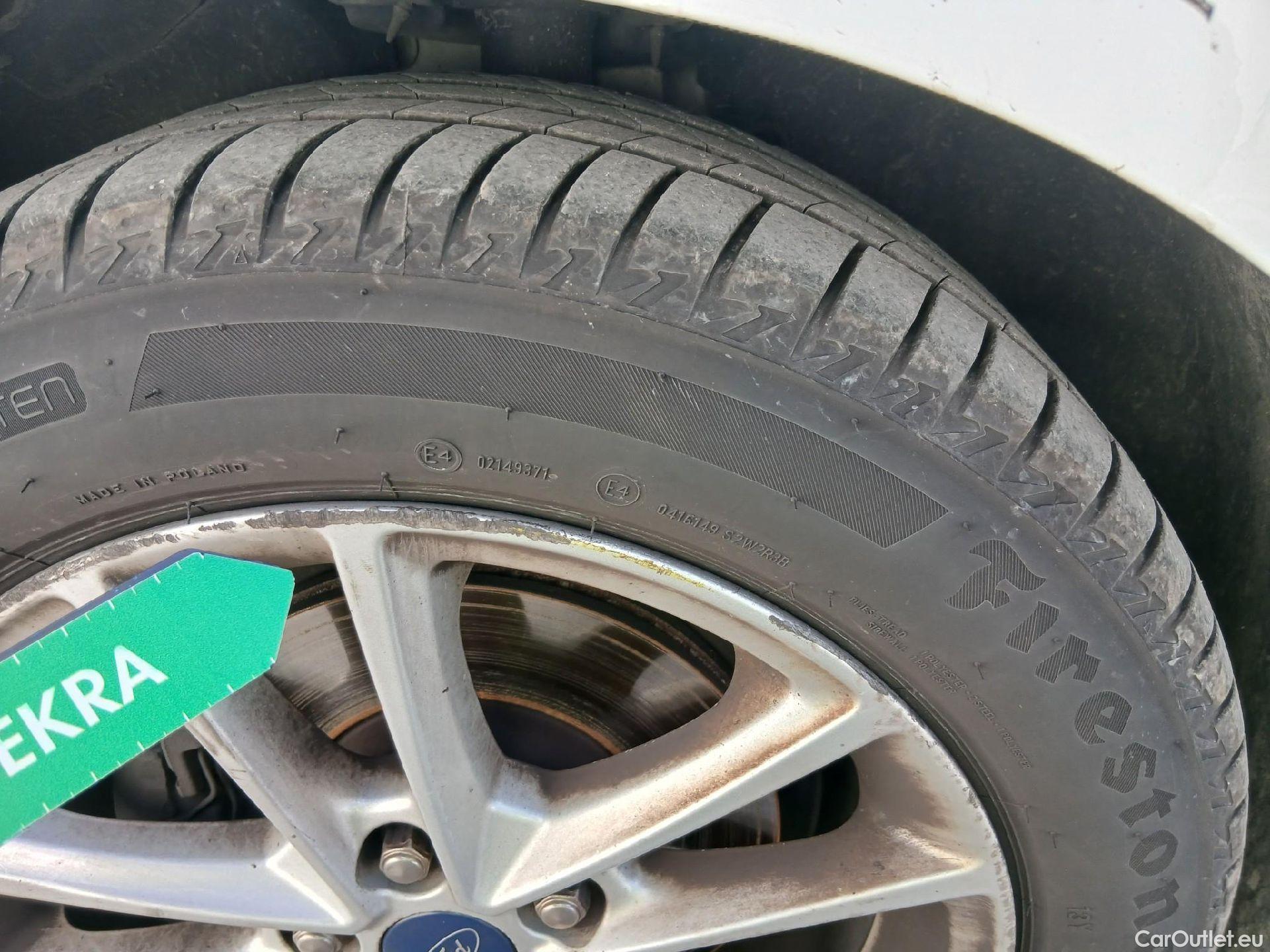  Ford  Focus FORD  5p 3G berlina con portón 1.5 TDCi E6 88kW (120CV) Trend+ #4