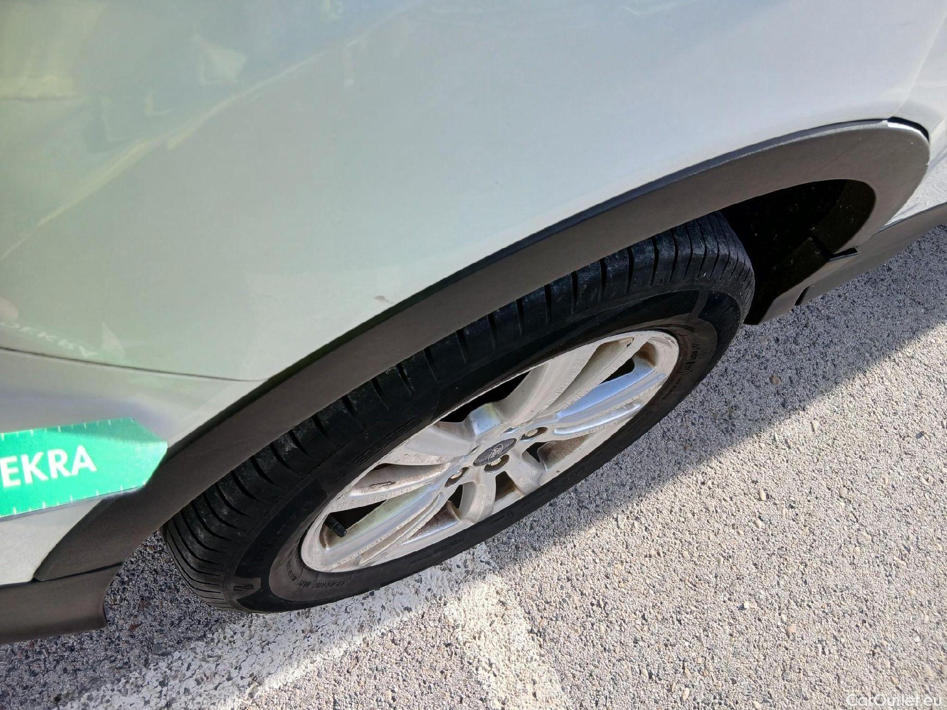  Ford  Kuga FORD  / 2016 / 5P / todoterreno 1.5 EcoBoost 88kW 4x2 Trend+ (CX) #37