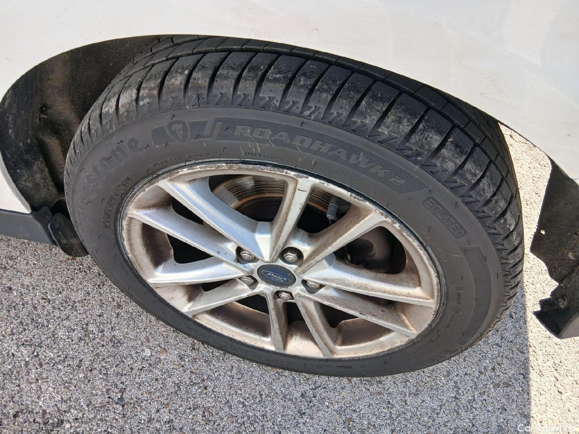  Ford  Focus FORD  5p 3G berlina con portón 1.5 TDCi E6 88kW (120CV) Trend+ #8