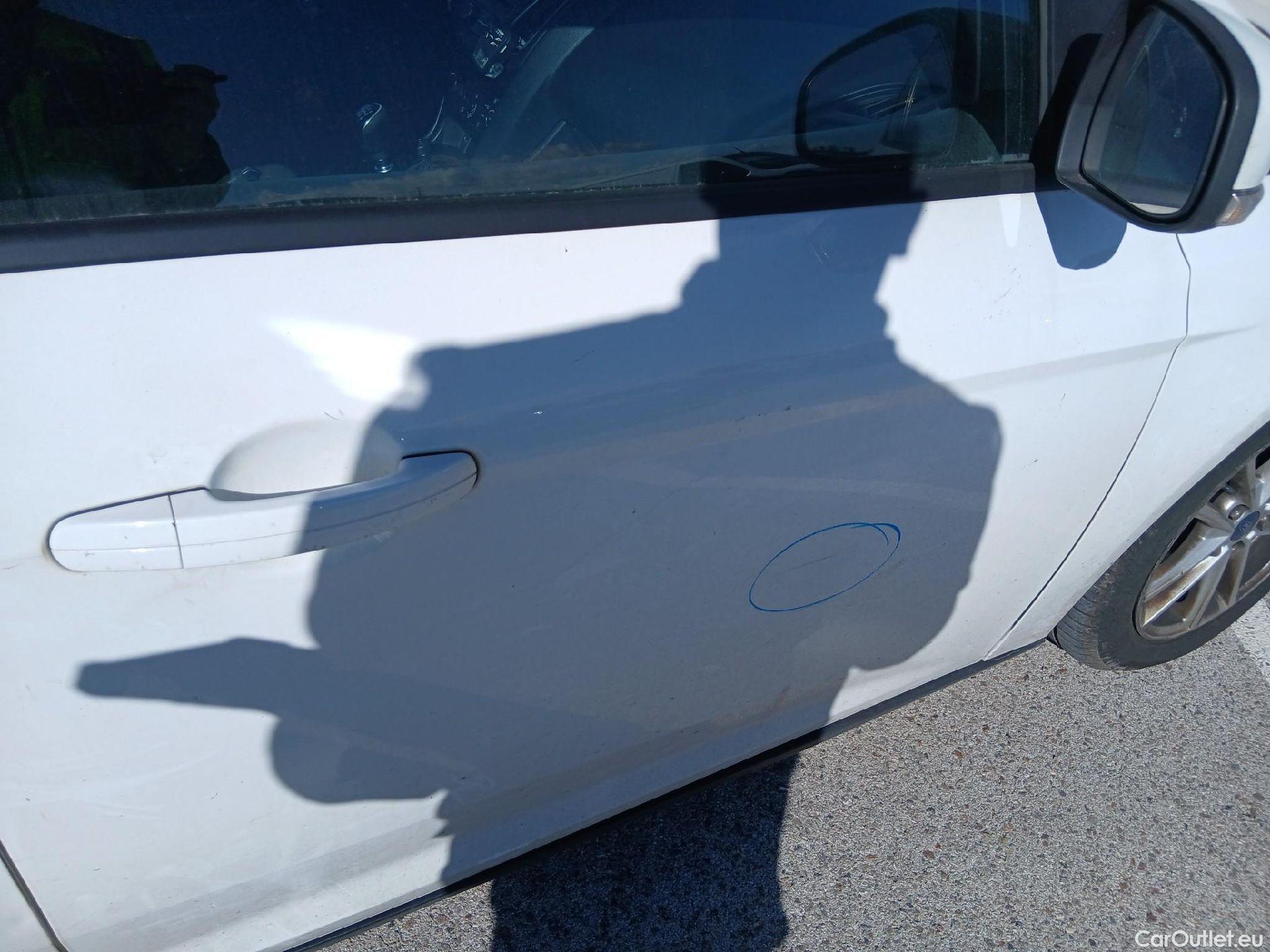  Ford  Focus FORD  5p 3G berlina con portón 1.5 TDCi E6 88kW (120CV) Trend+ #40