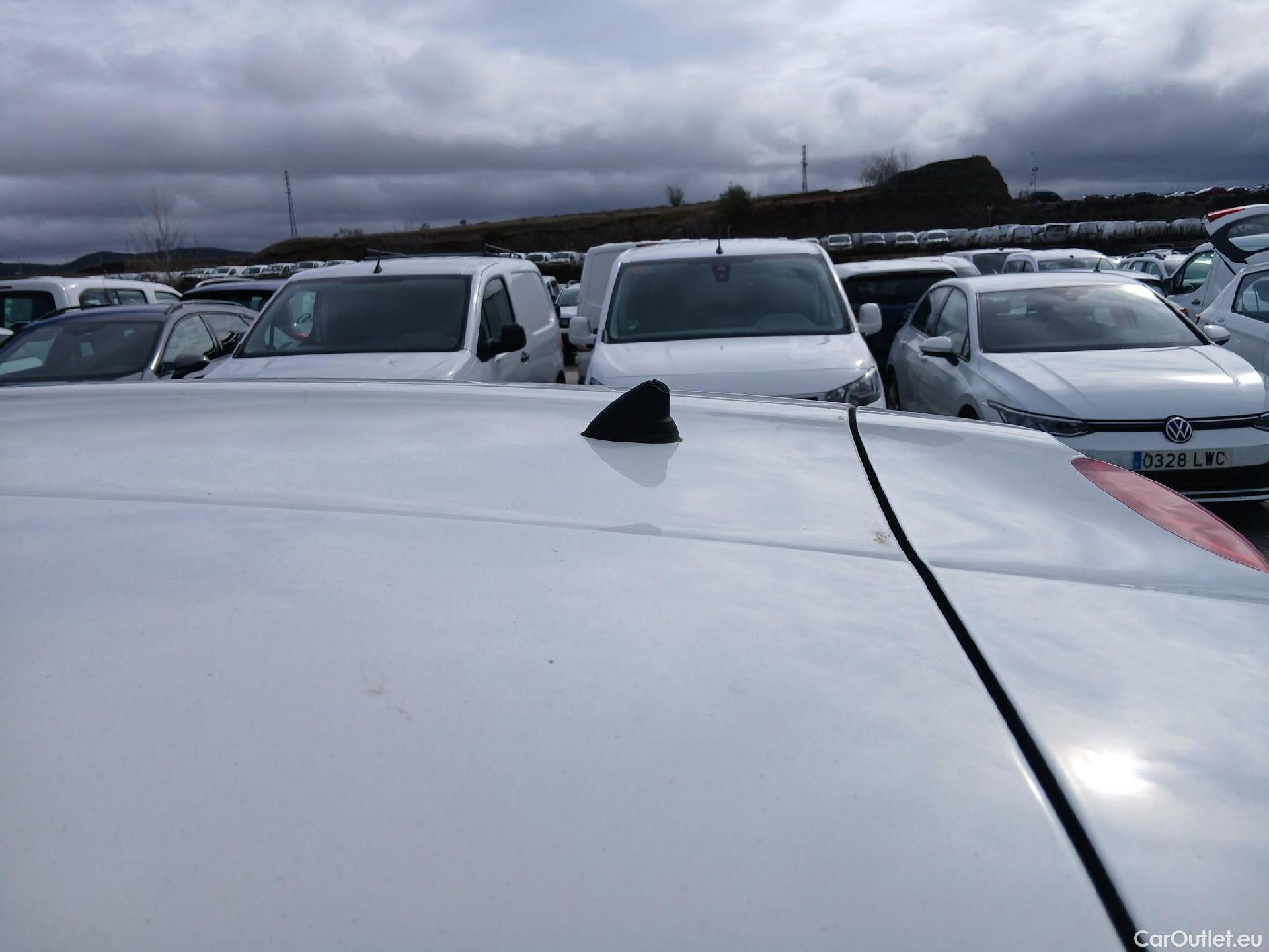  Peugeot  208 PEUGEOT  5p 1G berlina con portón 5P ACCESS 1.6 BlueHDi 55KW (75CV) #48