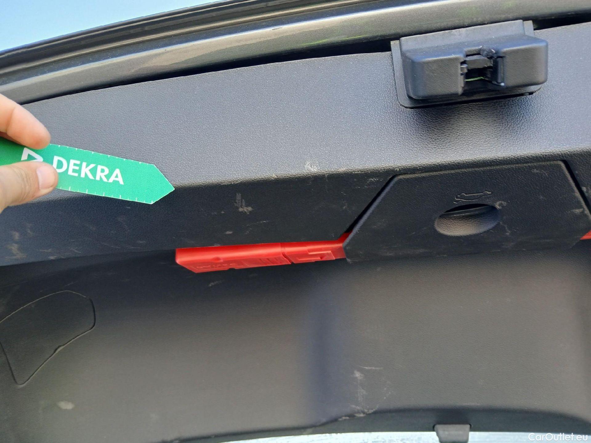  Volkswagen  T-ROC VOLKSWAGEN  / 2017 / 5P / todoterreno Advance 2.0 TDI 110kW (150CV) DSG (AC2) #2