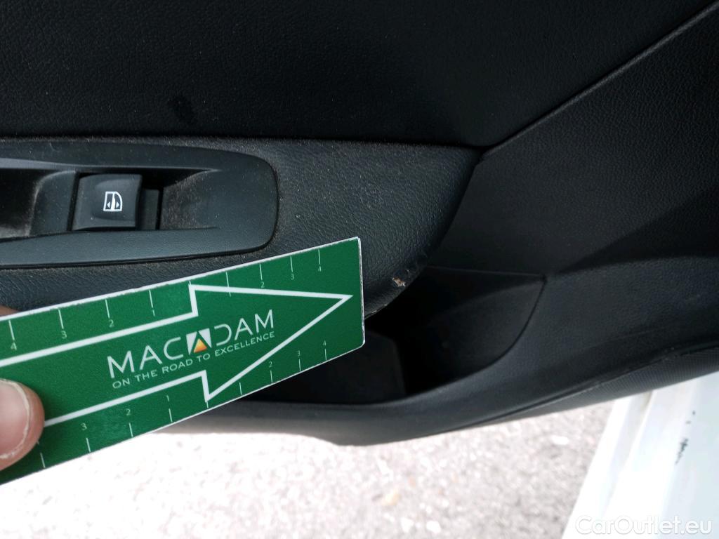  Renault  Megane RENAULT Mégane / 2015 / 5P / familiar Sp. Tourer Zen En. dCi 81kW (110CV) #17