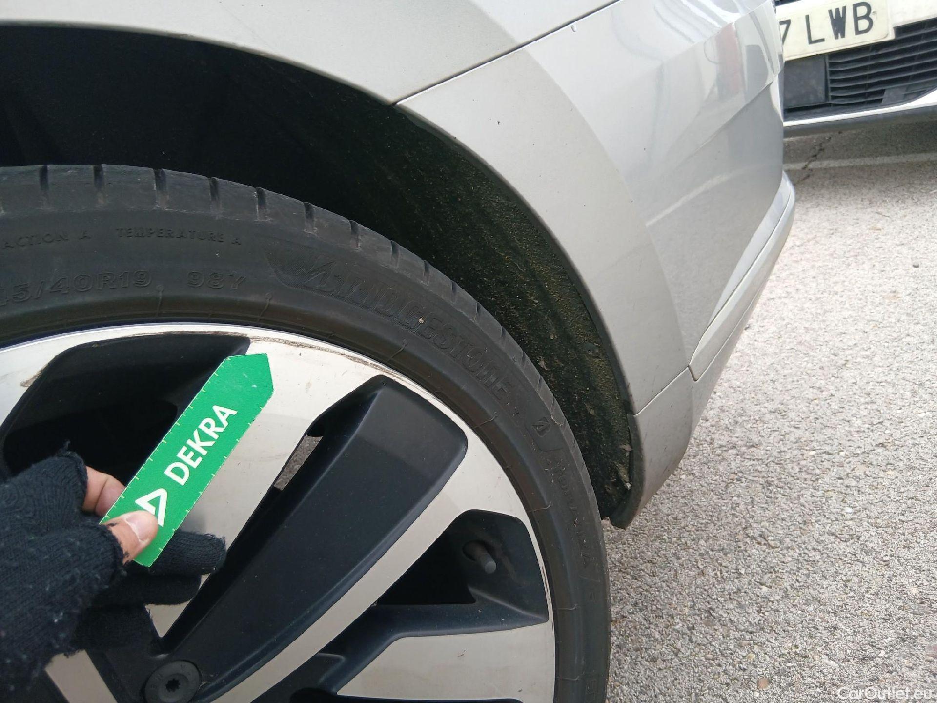  Volkswagen  Arteon VOLKSWAGEN  / 2017 / 5P / berlina con portón R-Line 2.0 TDI 110kW (150CV) DSG #33