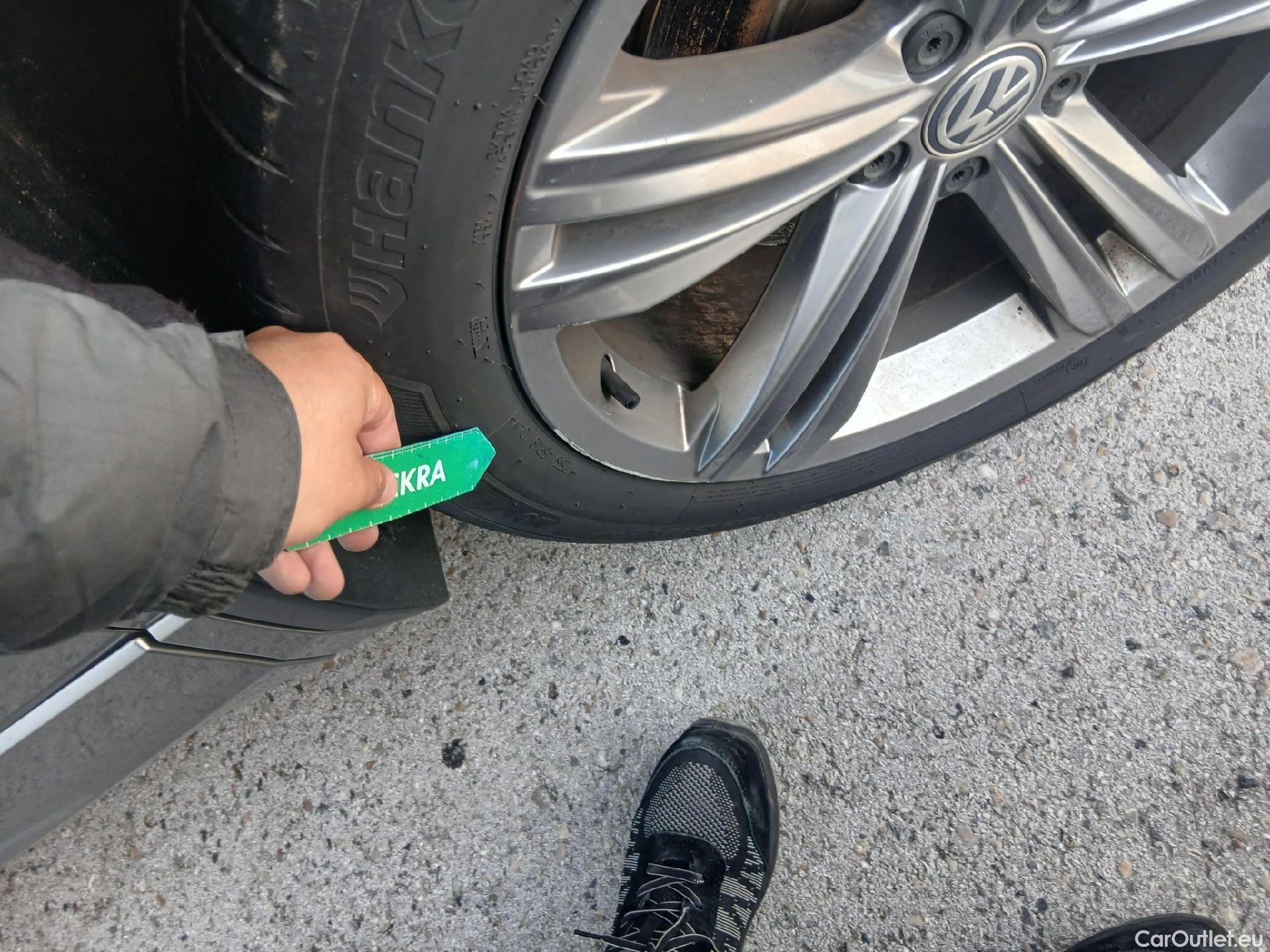  Volkswagen  Tiguan VOLKSWAGEN  / 2016 / 5P / todoterreno Advance 2.0 TDI 110kW (150CV) DSG #32