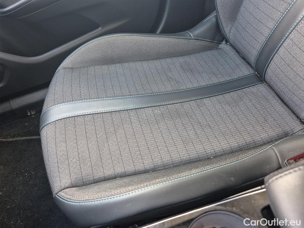  Peugeot  2008 PEUGEOT  / 2019 / 5P / todoterreno Allure BlueHDI 81kW (110CV) #17