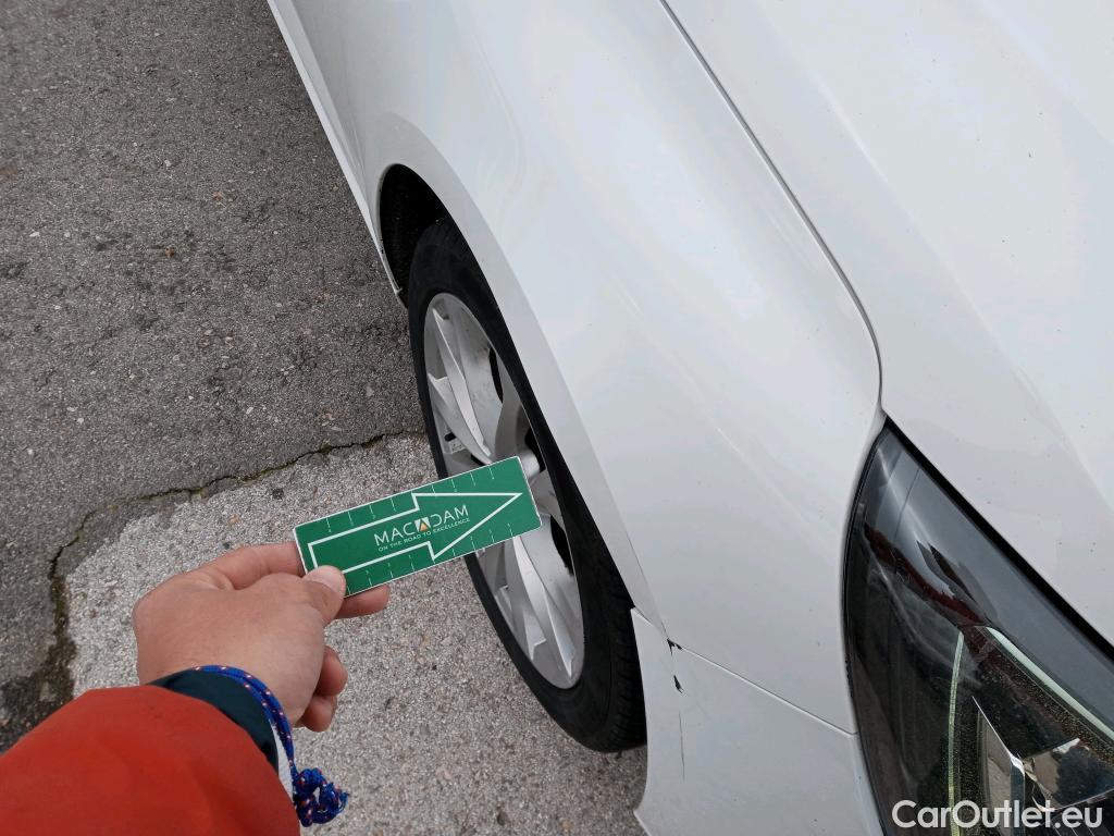  Renault  Megane RENAULT Mégane / 2015 / 5P / familiar Sp. Tourer Zen En. dCi 81kW (110CV) #4