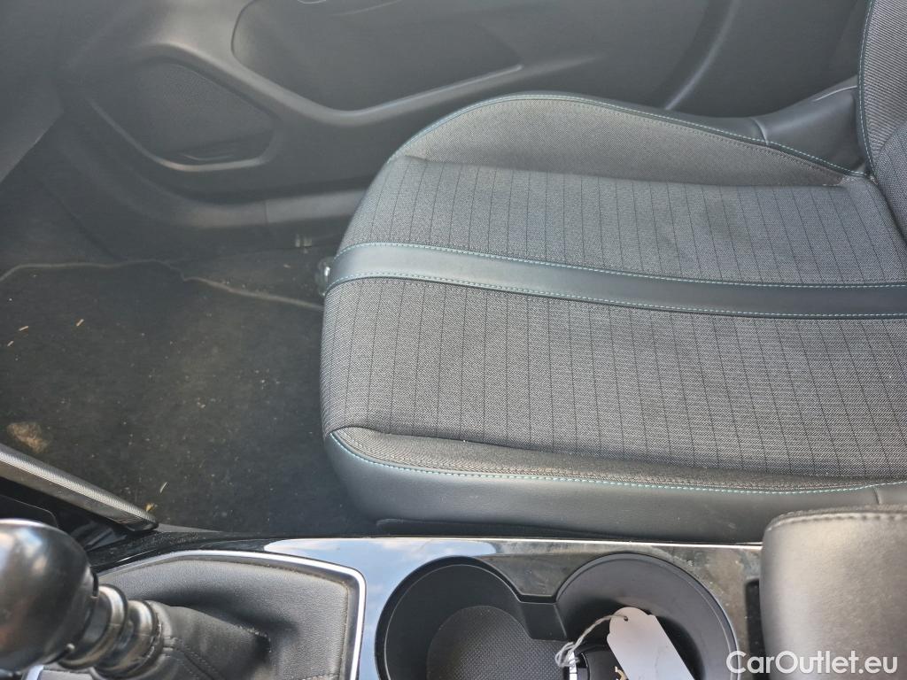  Peugeot  2008 PEUGEOT  / 2019 / 5P / todoterreno Allure BlueHDI 81kW (110CV) #18