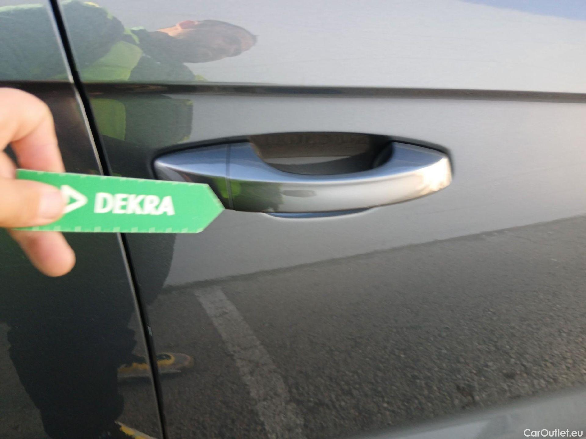  Volkswagen  T-ROC VOLKSWAGEN  / 2017 / 5P / todoterreno Advance 2.0 TDI 110kW (150CV) DSG (AC2) #27