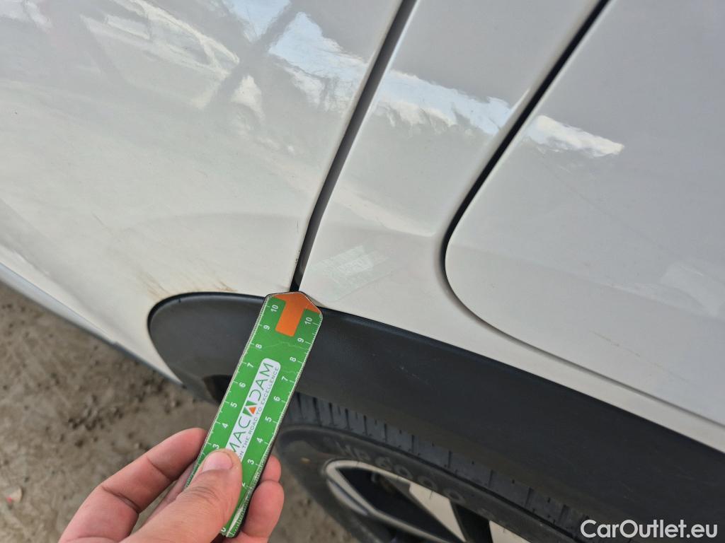  Peugeot  2008 PEUGEOT  / 2019 / 5P / todoterreno Allure BlueHDI 81kW (110CV) #20