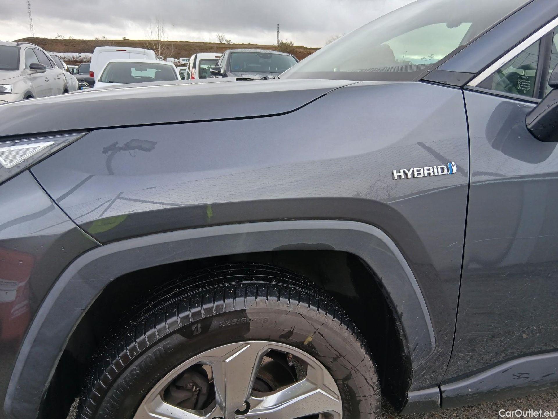  Toyota  RAV4 TOYOTA  / 2018 / 5P / todoterreno 2.5l 220H Advance #10