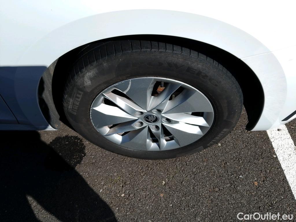  Skoda  Octavia SKODA  / 2020 / 5P / berlina con portón 2.0 TDI 85kW (115 CV) Manual Ambition #17